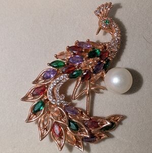 🆕Elegant Peacock Brooch with Multicolor Gemstones! Make A Statement With This!❤